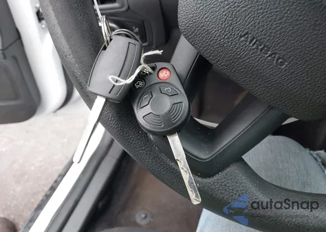 2018 Ford Focus S z USA, uszkodzony, nr VIN 1FADP3E28JL291782